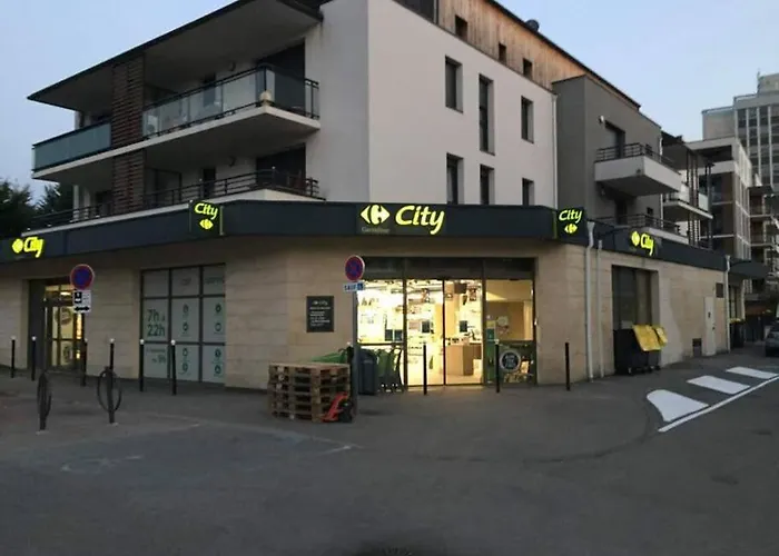 Logement A Brive Avec Terrasse Et Climatisation Pres Du Centre-Ville Et De La Gare - Fibre Internet Et Stationnements Gratuits