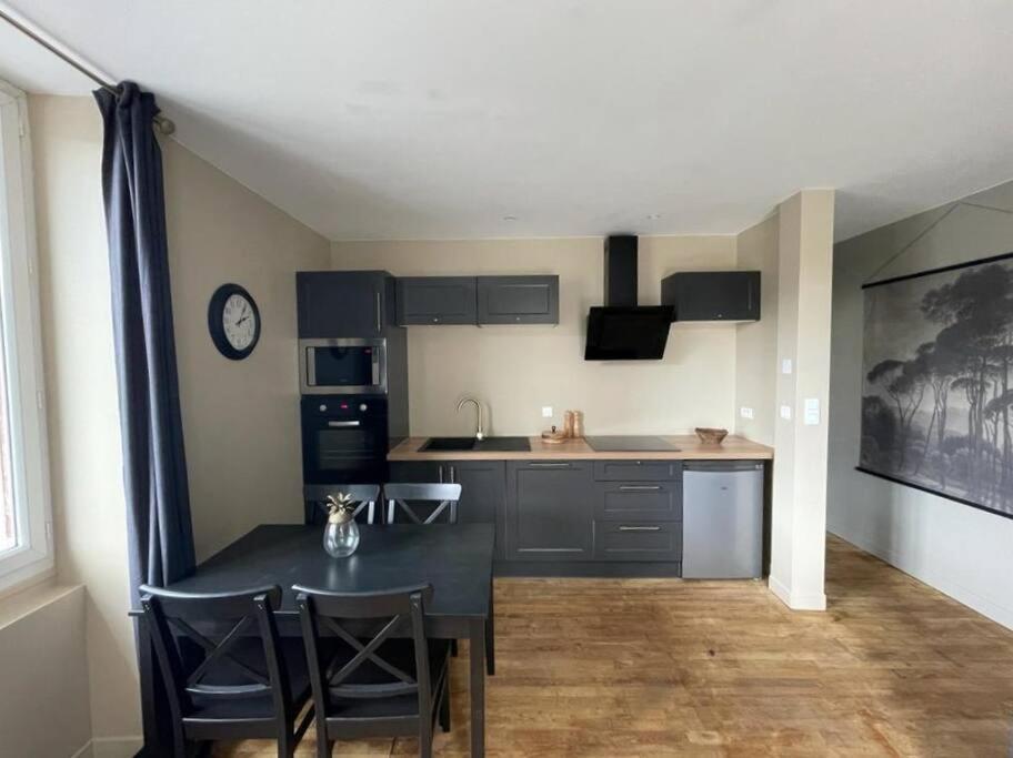 Terrace Retreat: Comfort With Free Parking Brive-la-Gaillarde