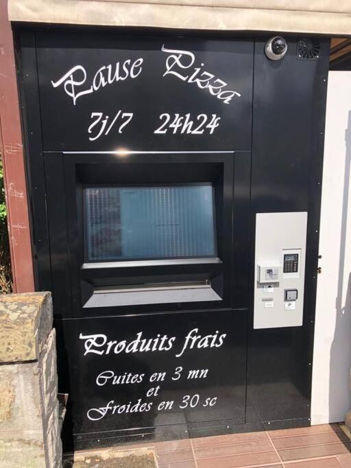 Terrace Retreat: Comfort With Free Parking Apartment