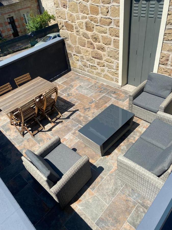 Terrace Retreat: Comfort With Free Parking Apartment *